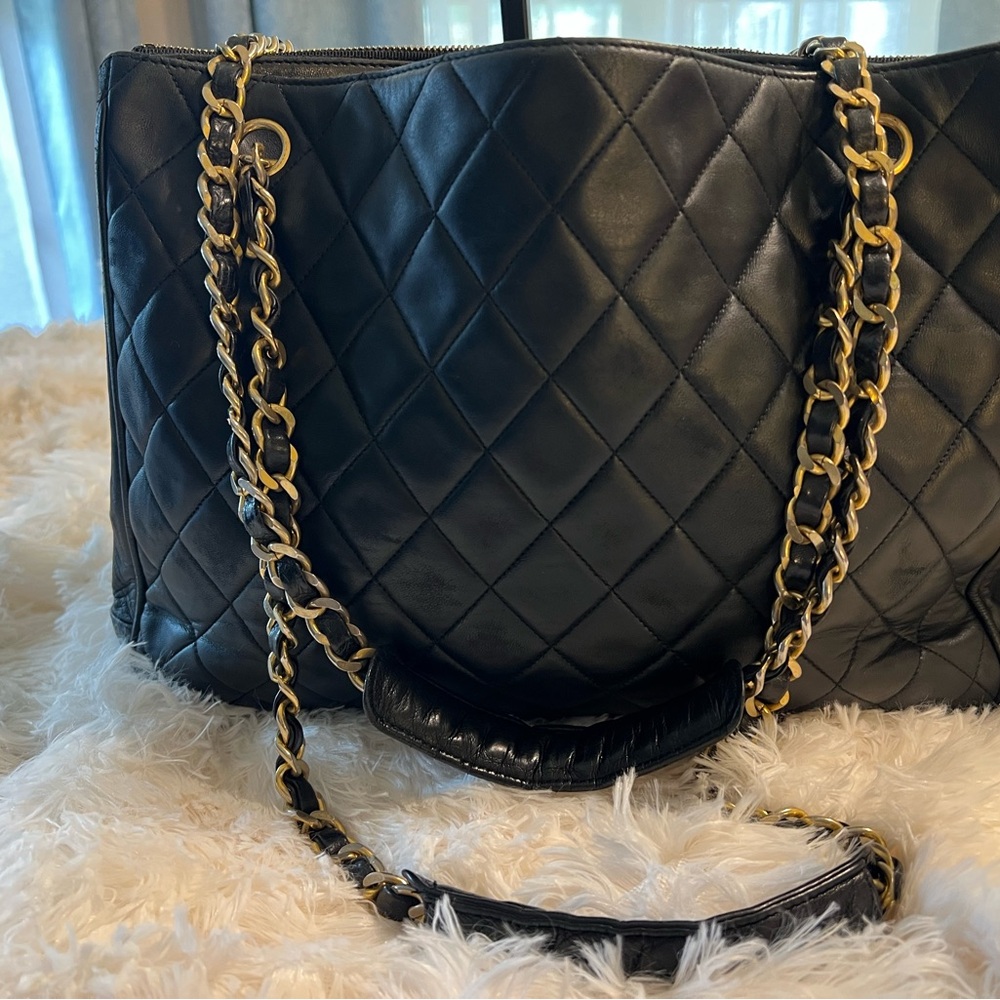 Vintage Chanel Black and Gold Quilted Shoulder Bag - Picture 2 of 16